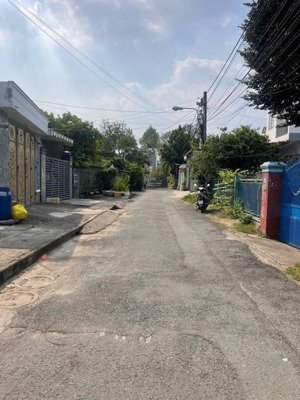 bán dãy trọ_ thu nhập 20tr/tháng
- đường nhựa 5m thông đường phú lợi
- diện tích 10x28 đã có 160m2