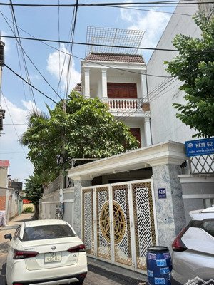 giảm 350tr. nhà 3 tầng mt nguyễn hữu cảnh, p. đông hoà. tp.hcm. gồm 4pn- 4wc. sân ô tô. dt: 114.2m2