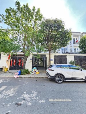 bán nhà hc 1 trệt 2 lầu kdc hoàng nam 3, p. đông hòa, dĩ an 92m, đường 13m, có phòng ngủ dưới