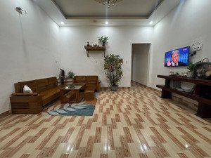 bán căn nhà hẽm oto cách chợ ga chỉ 100m