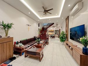 rẻ hơn 2 tỷ! bán nhà tô vĩnh diện, ngõ thông, phân lô, 30m ra phố, sổ vuông nở hậu, 59m*5m mặt tiền