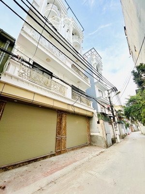 tiktok: cường tỷ
nhà phố thanh lân cách times city 2.5km dt 45m2 ngõ ô tô tránh có thang máy