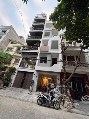 siêu phẩm nhà 5 tầng thang máy gara ô tô. đường ô tô tránh, khu vực dân cư văn minh.