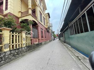 bán nhà giang biên, 33m x 4 tầng, mới, sổ đỏ, tặng nội thất, chỉ 4,75 tỷ, không dính quy hoạch