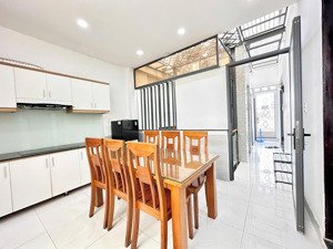 căn hộ mới 2pn rộng 60m2 full nội thất ngay trung tâm - công viên hoàng văn thụ