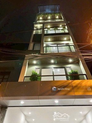 siêu phẩm nhà 6 tầng thang máy gara ô tô, full nội thất chỉ việc xách vali vào ở. vị trí cực đẹp