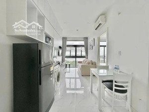 q2 - cho thuê căn hộ 1 phòng ngủ - sở hữu dàn bếp cực xịn!!! layout tone trắng kem gần mega market