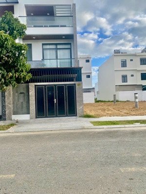 cho thuê nhà 3 tầng đầy đủ nội thất kđt mỹ gia gói 7- nha trang. giá 22 triệu/ tháng