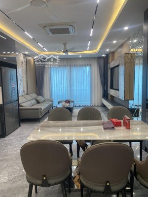 nhà #nghĩa_đô #cầu_giấy
5tầng - nhỉnh 12 tỷ cách ô tô tránh 18m, ngõ 3m thông khăp nơi, dân xây