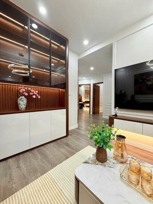 chính chủ bán căn hộ dt 108m2- 3 pn- đầy đủ nội thất- sẵn sổ- giá 8,5 ty