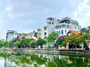 cần bán gấp nhà bồ đề ngõ ô tô 7 chỗ cách một nhà ra mặt hồ dừng đỗ ô tô thoải mái 70m 3 tầng