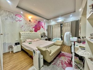 cần bán gấp nhà nguyễn văn cừ 70 m 3,5 tầng đường ô tô tránh có vỉa hè giá 19 tỷ