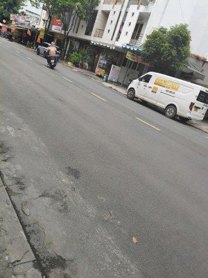 -bán gấp căn nhà cấp 4+gác lửng,ngay công viên,nhộn nhịp sầm uất ngày đêm.đường nguyễn sách,qtb