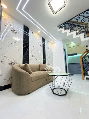 bán nhà hxm dt 3m*7m 3ty450 3tầng lạc long