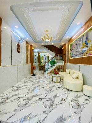 nhà đẹp hẻm đẹp dt đẹp 60m2 gần chợ phú xuân giáp quận 7 giá đẹp 5 tỷ 8