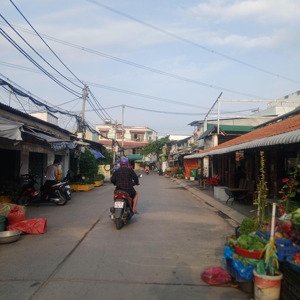 4 tỷ 200 thương lượng, nhà 2 tầng, đường 8 mét, diện tích : 3,6 x 9,5