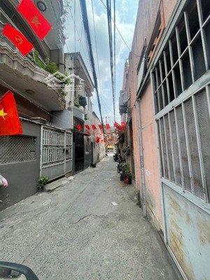 chính chủ nhà cấp 4 một đời sổ hồng riêng ngay cổng kcx tân thuận