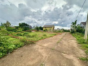 đất đẹp vuông 20x20m có thể tách thành 2 lô 10x20m giá chỉ 3ty390 thương lượng chính chủ