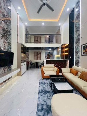 bán gấp nhà 4 tầng ngang hơn 4m. gần ngay emart phan huy ích. giá 5 tỷ 790