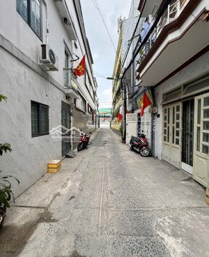 3 tỷ hơn nhà đúc 2 tầng ngay chế lan viên, cách mặt tiền 20m hẻm kinh doanh 5m