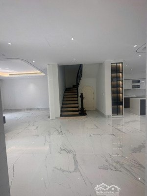 cho thuê gấp bt 200m2, 5pn, 5wc tại khu đô thị nam thăng long - ciputra, tây hồ