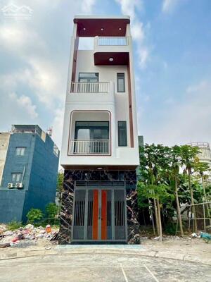 NHÀ PHỐ CÓ PN DƯỚI - GẦN SIÊU THỊ AEON BÌNH DƯƠNG