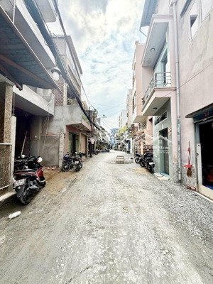 quận 6 - phạm văn chí - đường nhựa xe hơi đẹp - 4 tầng - dtsd 144m2 - chỉ hơn 5 tỷ