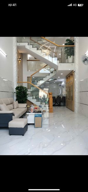 nhà xây mới 100% sổ hồng.
diện tích (4.1x13,57m) 55.6m2. kết cấu 1 trệt 1 lửng 3 lầu + 1 tu