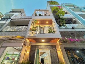 ô tô ngủ nhà trung tâm quận 3 full nội thất chỉ dọn vali vào ở