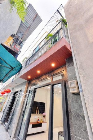 nhà 2 lầu 3pn nguyễn thái sơn f5 gv. gần trường dh văn lang