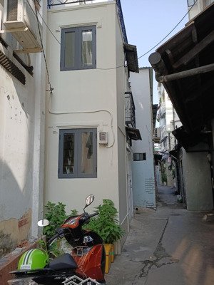 siêu phẩm trung tám phú nhuận, thích quảng đức 3 tầng, ngang 5,2m chỉ có 2,3 tỷ.