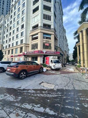 cho thuê chân đế tòa nhà phố duy tân siêu hot dt 80m2 dt 8m giá hạt rẻ ở vị trí trung tâm