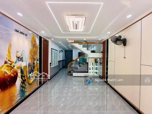 bán nhà đẹp ht17 vào o ngay sát chợ- bên xe buýt trường hoc hiệp thanh q124t