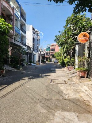 bán nhà mặt tiền đồng bộ cxpla đường nhựa 10 ( 4 x 19 ) 4 tầng xây kiên cố chỉ hơn 11 tỷ.