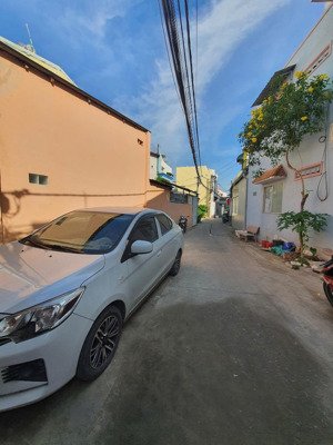 đất vàng khó tìm được lô thứ 2 tại thạnh mỹ lợi chỉ nhỉnh hơn 6 tỷ. 6.4x16m,đường xe hơi trước nhà