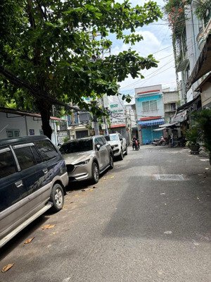 nhà đang cho thuê 12tr/tháng hxh tân bình ngang 4m sổ vuông a4