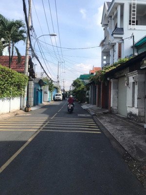 bán nhà 2 mặt tiền kp3-1, tt hóc môn dt 190m2 giá 7.9 tỷ