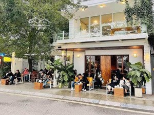 cho thuê nhà mặt phố trần bình trọng-hoàn kiếm,dt:90m2x2tầng,mt lô góc:18m,giá :60tr.mọi mô hình