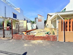 bán lô đất trục nhánh nguyễn văn thoại ,sát biển mỹ khê 300m. dt 88m2 ngang 5m giá 13 tỷ