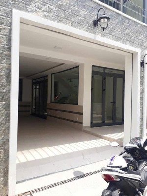 biệt thự 8,5*17m đường âu cơ giáp tân bình - 3 tầng - sân thượng gồm 4pn-5wc