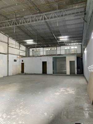 cho thuê kho 8x25 /2 mt trước sau , quận 6
