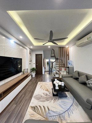 hiếm , lô góc việt hưng, ô tô đỗ cổng, full nội thất chỉ 6.9 tỷ