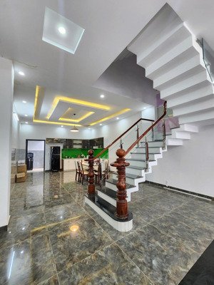 bán nhà ngang 5m, hoàn công, sân ô tô, gần kcn visip 1 chỉ 1,5km, p.an phú, tp.thuận an