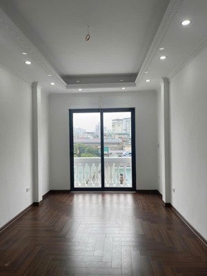 bán nhà riêng 35m2, 9,5 tỷ tại thái thịnh, đống đa, hà nội, thang máy, gần phố , gần oto