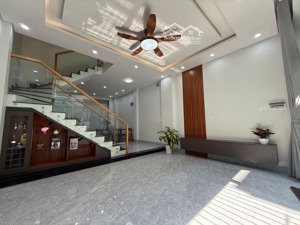 bán nhà đẹp 3 tầng ngay galaxy nguyễn văn quá
5ty5 vị trí cực đẹp trung tâm quận 12