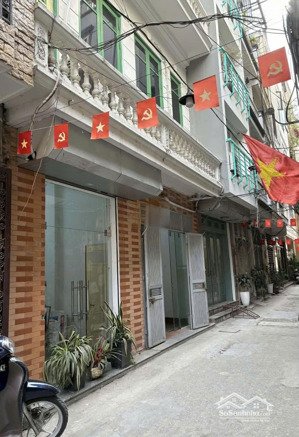 cho thuê căn nhà 75m*5 tần, tại ngõ 28 ông ích khiêm, ba đình, giá 32 triệu.