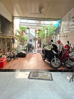 gấp - bán nhà 90m2, 4 tầng 300m ra đại học ngân hàng