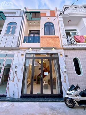 Nhà trệt lầu xây mới Full nội thất - Hẻm liên tổ 12-20 Nguyễn Văn Cừ