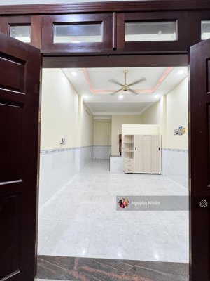 cho thuê nhà ngay cầu vượt linh xuân, hẻm an ninh, sạch sẽ, oto tới nhà. phù hợp cho 4 người ở