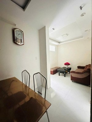 chung cư 10a trần nhật duật, q1: 70m2, 11tr5/tháng, full nt, 2pn rộng.